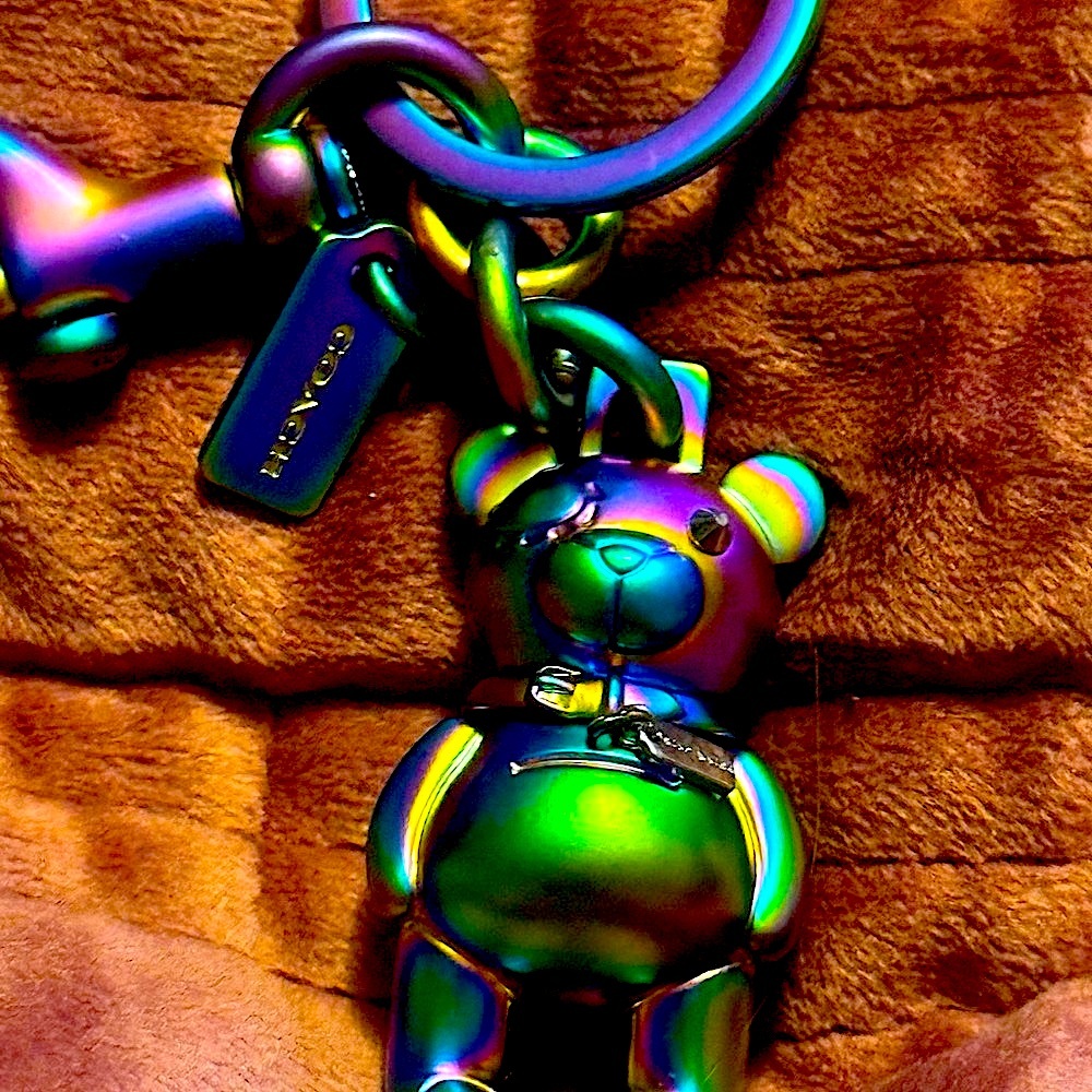 Coach 3D Multicolor oil slick, iridescent Metallic bear. Rare. Keychain FOB. - Picture 4 of 14